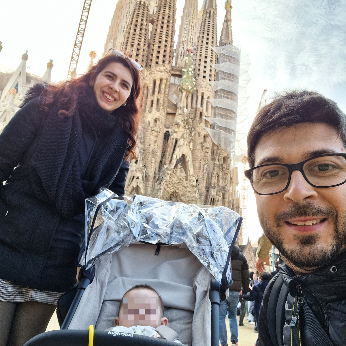 sagrada familia barcellona famiglia con passeggino